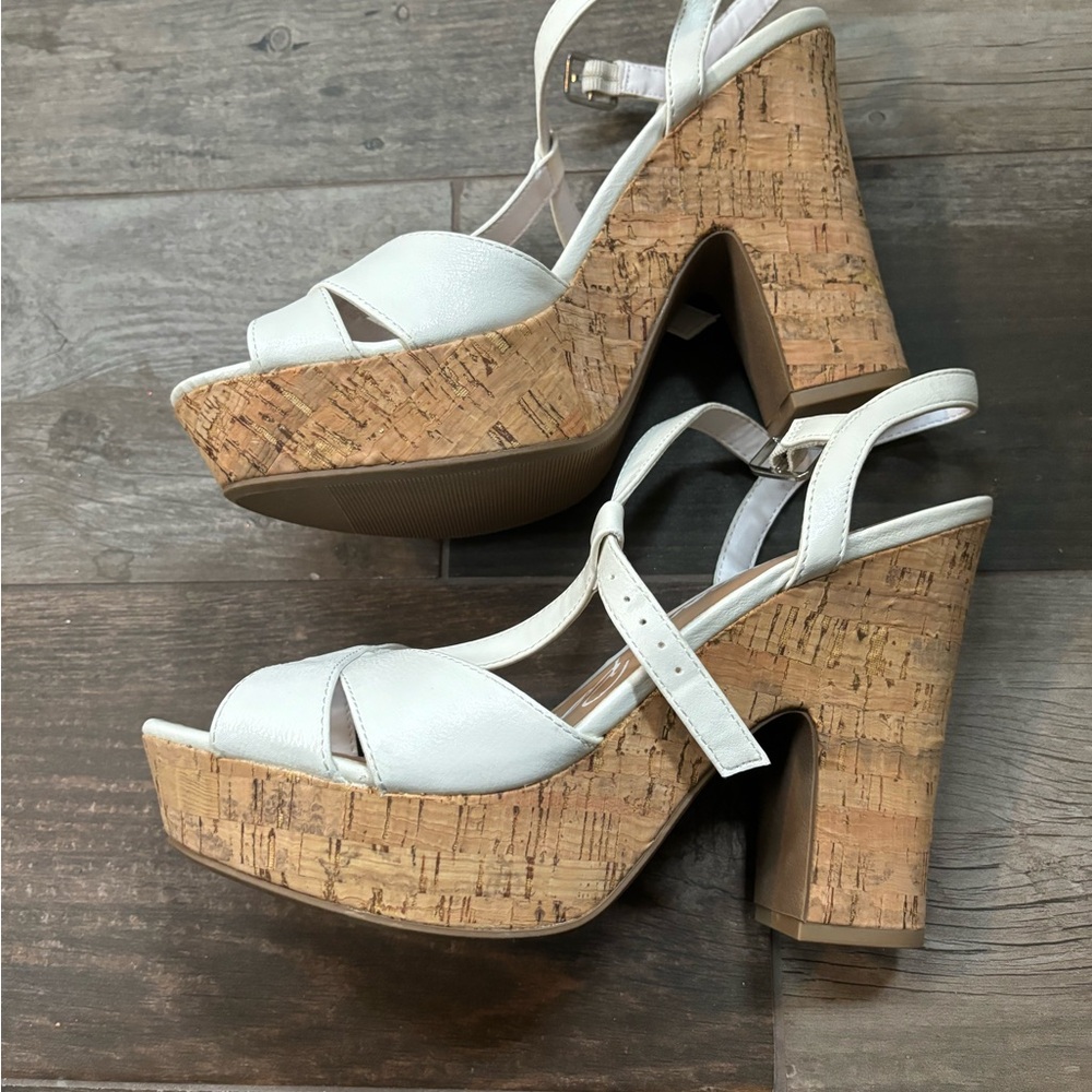 American Rag White Faux Leather Platform Sandals Women's 8.5 - Picture 4 of 5